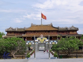 Glance of Hue Imperial City 1/2 day - RECOMENDED